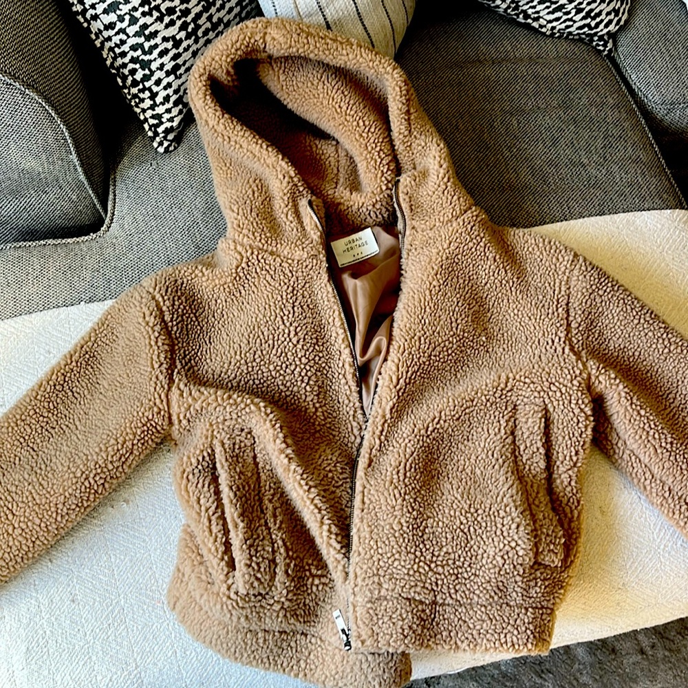 Jacket with hood with two pockets :)